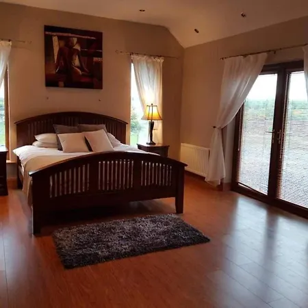 Entire House To Rent Omeath Дом отдыха